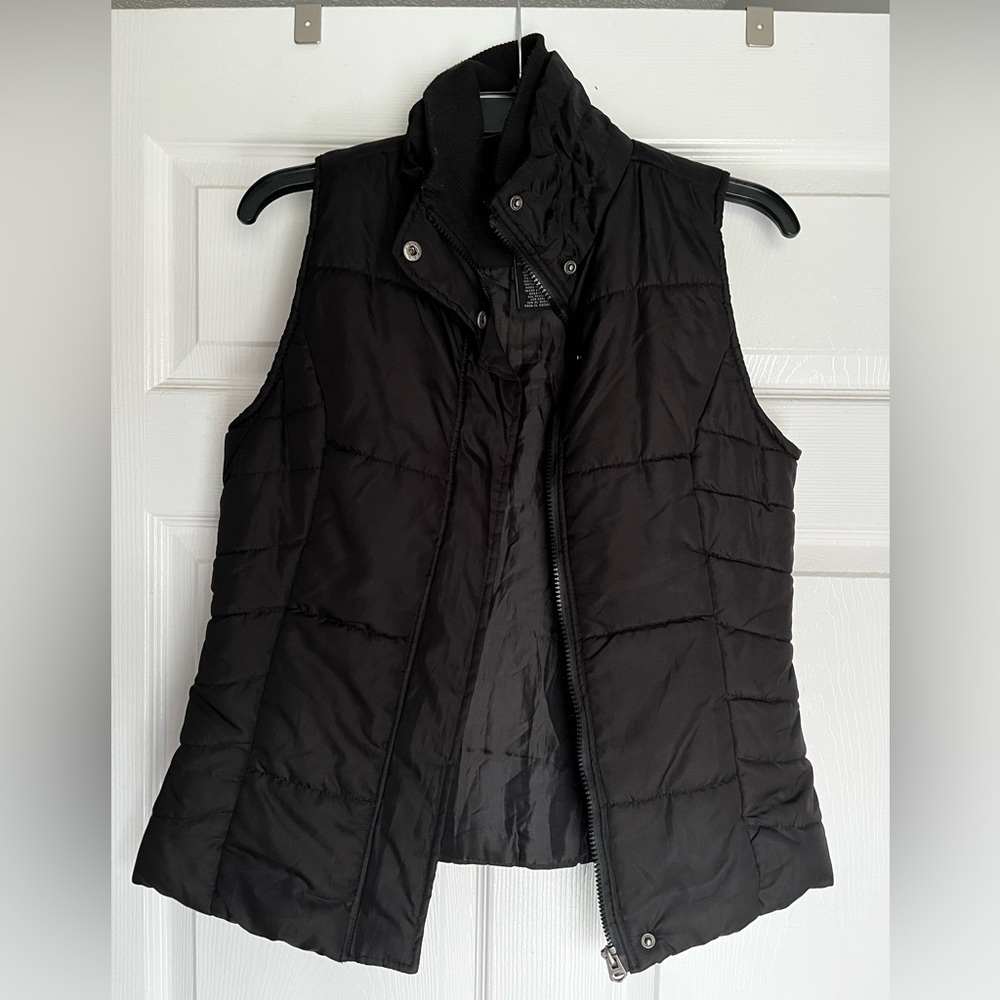 Black vest size Medium